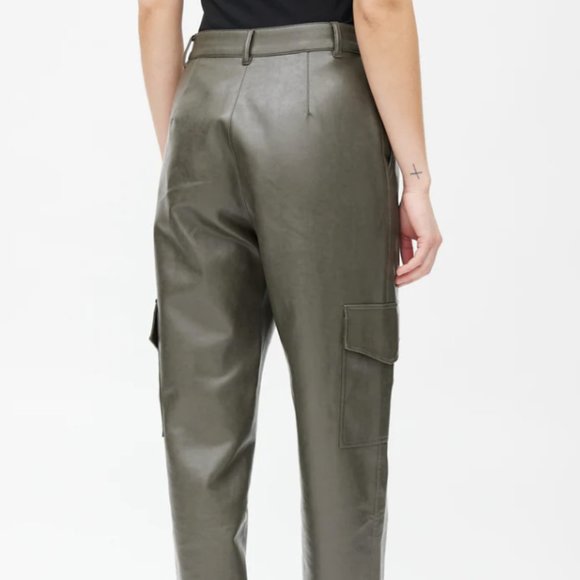 Wilfred Grey Vegan Leather Cargo Pant | Aritzia - Picture 3 of 5